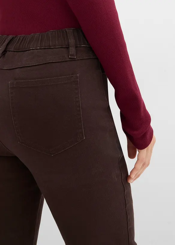 Pantaloni bootcut cropped in twill di misto cotone, bonprix