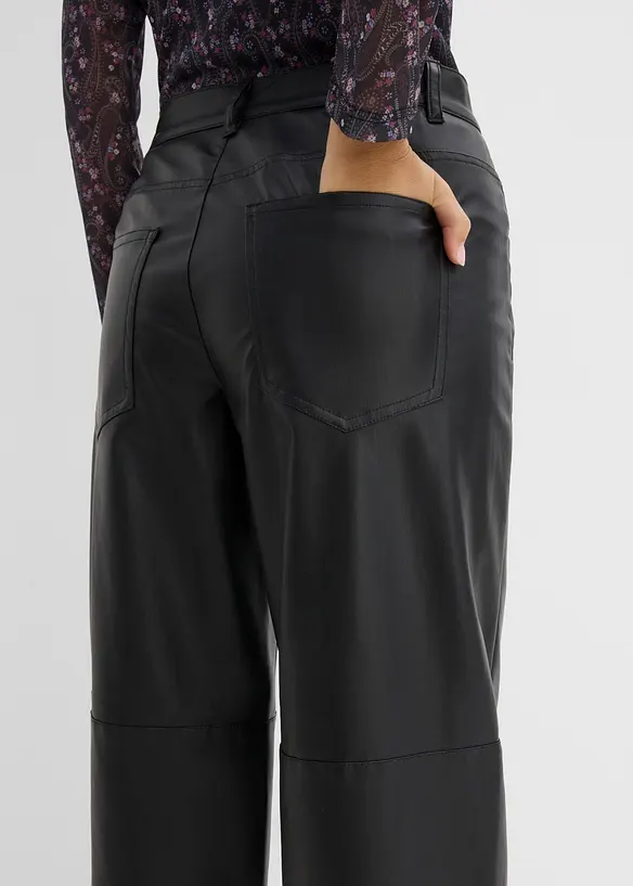 Pantaloni barrel in similpelle, bonprix