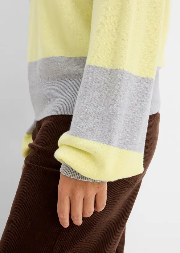 Maglione in filato fine con cut-out sulle spalle, bonprix