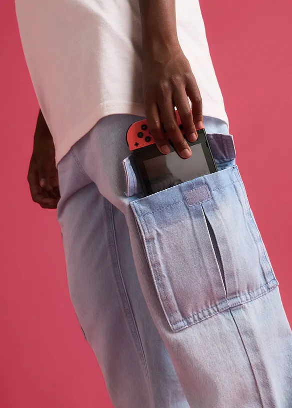 Jeans loose fit straight con elastico in vita e tasche cargo, bonprix