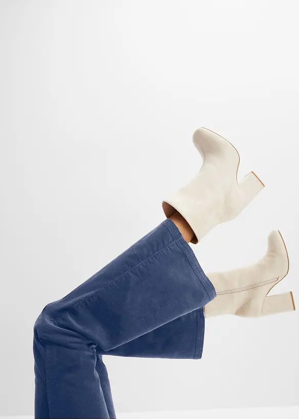 Pantaloni a zampa in velluto di cotone elasticizzato, bonprix