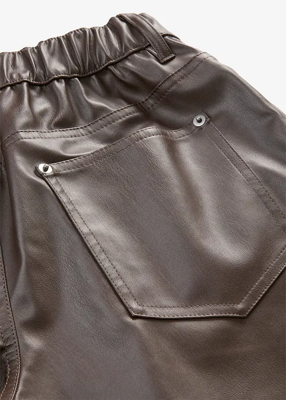 Pantaloni in similpelle con vita comoda, bonprix