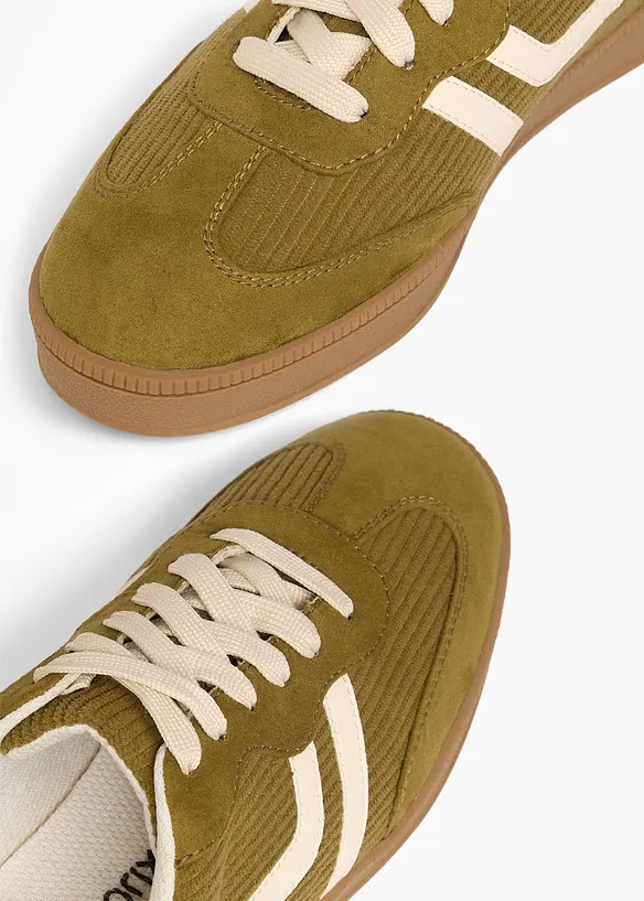 Sneaker con dettagli in velluto, bonprix