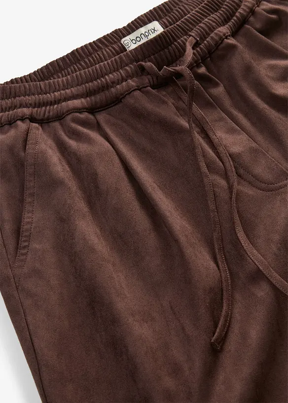 Pantaloni in similpelle scamosciata con vita comoda, bonprix