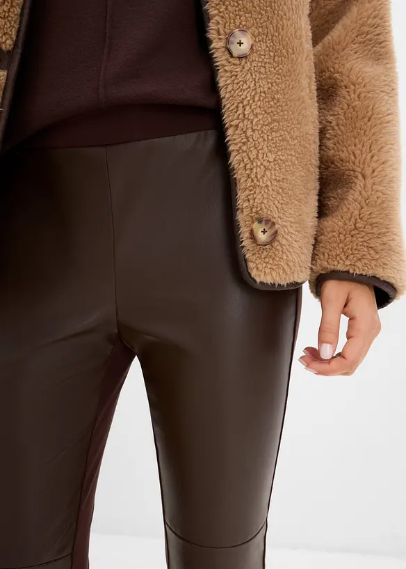 Leggings in similpelle con impunture al ginocchio, bonprix