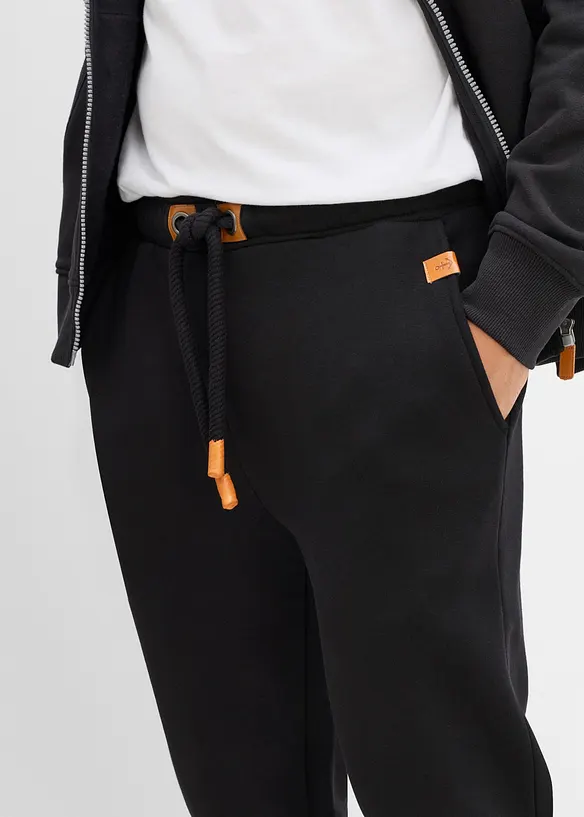 Pantaloni da jogging pesanti con dettagli in PU, bonprix