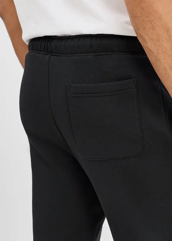 Pantaloni da jogging pesanti con dettagli in PU, bonprix