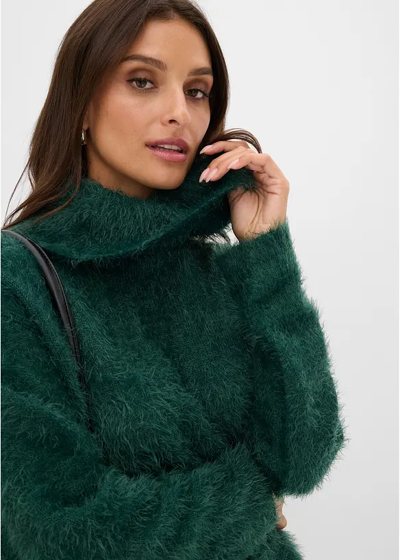 Maglione a collo alto in morbido filato effetto piume, bonprix
