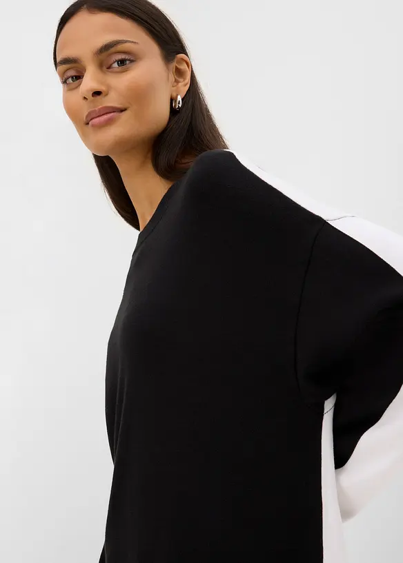 Maglione asimmetrico in morbido misto viscosa, bonprix