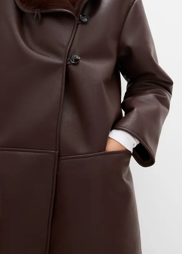 Cappotto in similpelle con collo alto, bonprix