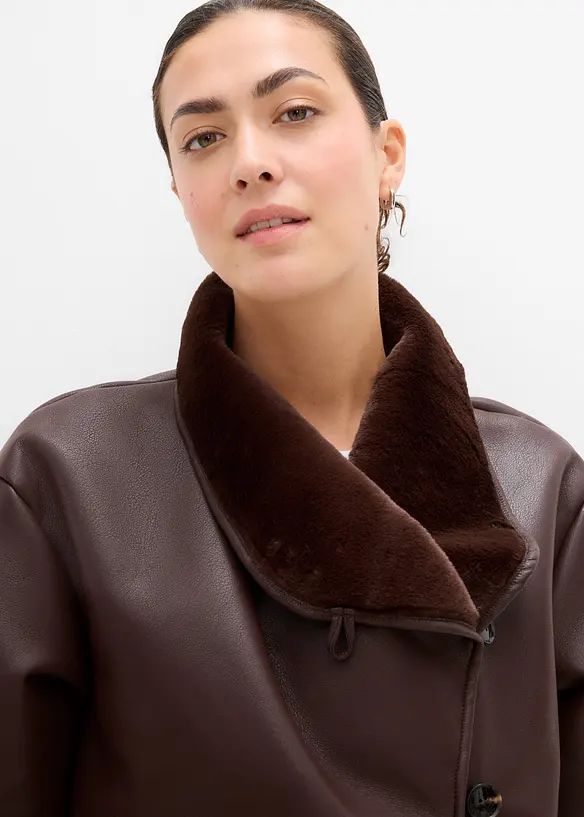 Cappotto in similpelle con collo alto, bonprix