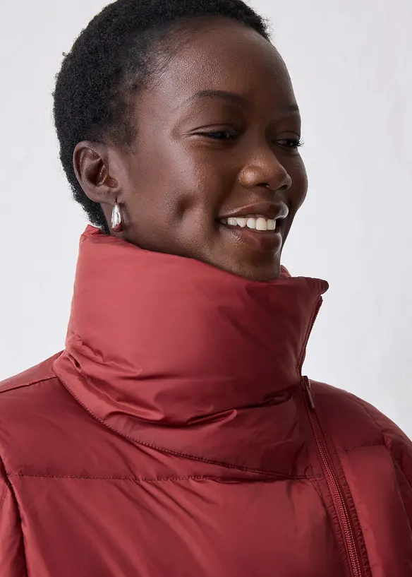 Piumino con piume riciclate, bonprix