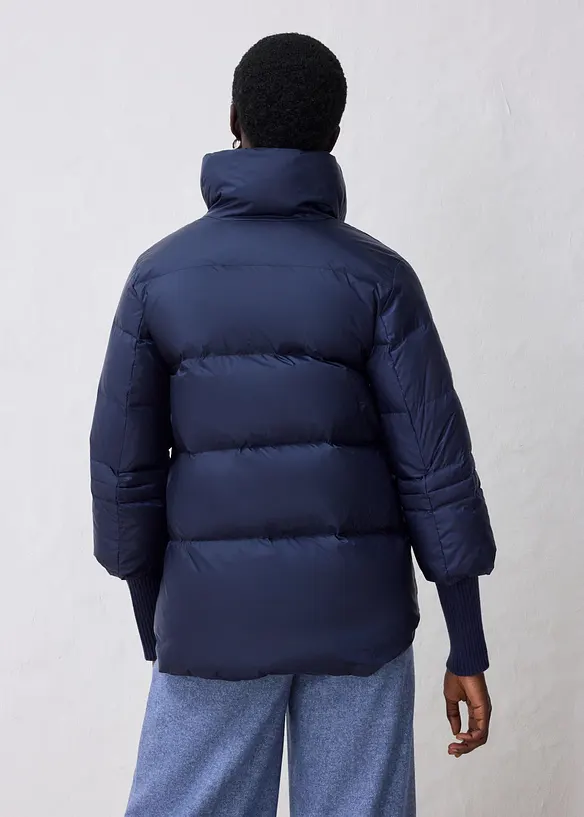 Piumino con piume riciclate e maniche di maglia, bonprix