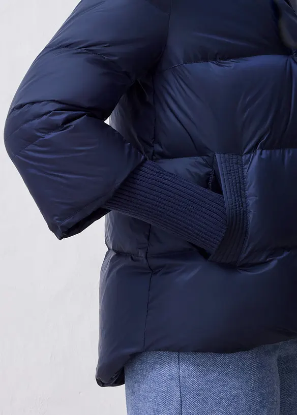 Piumino con piume riciclate e maniche di maglia, bonprix