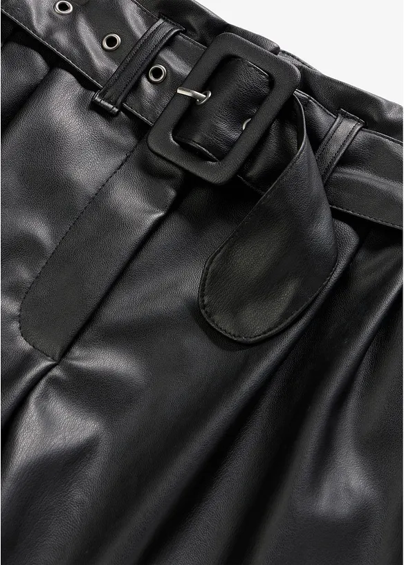 Shorts in similpelle con cintura, bonprix