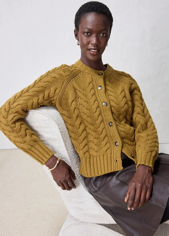 Cardigan in fine lana merino a maglia grossa con motivo a trecce, bonprix
