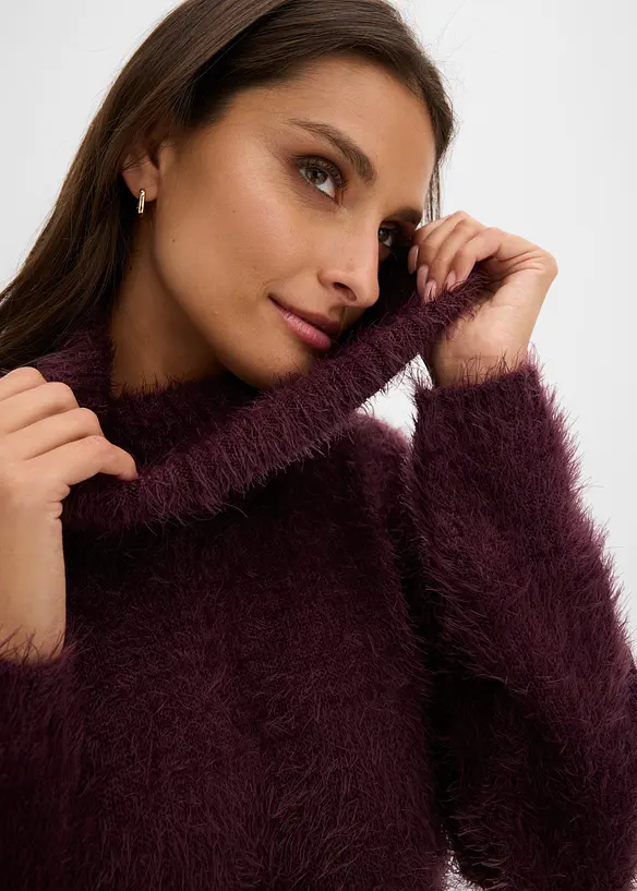 Maglione a collo alto in morbido filato effetto piume, bonprix